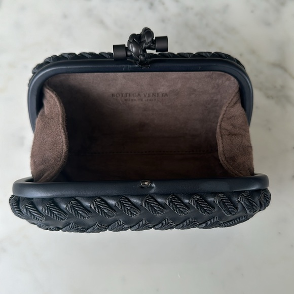 Bottega Veneta Knot Clutch - Picture 7 of 9